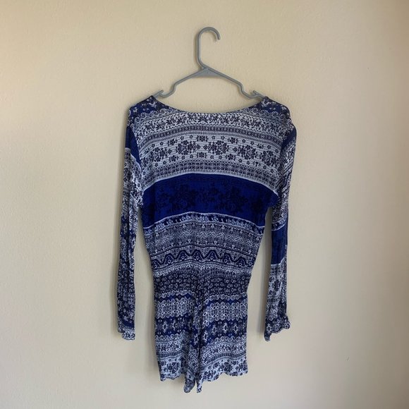 Lucy Love Romper. Size M. Blue and White - Picture 3 of 3